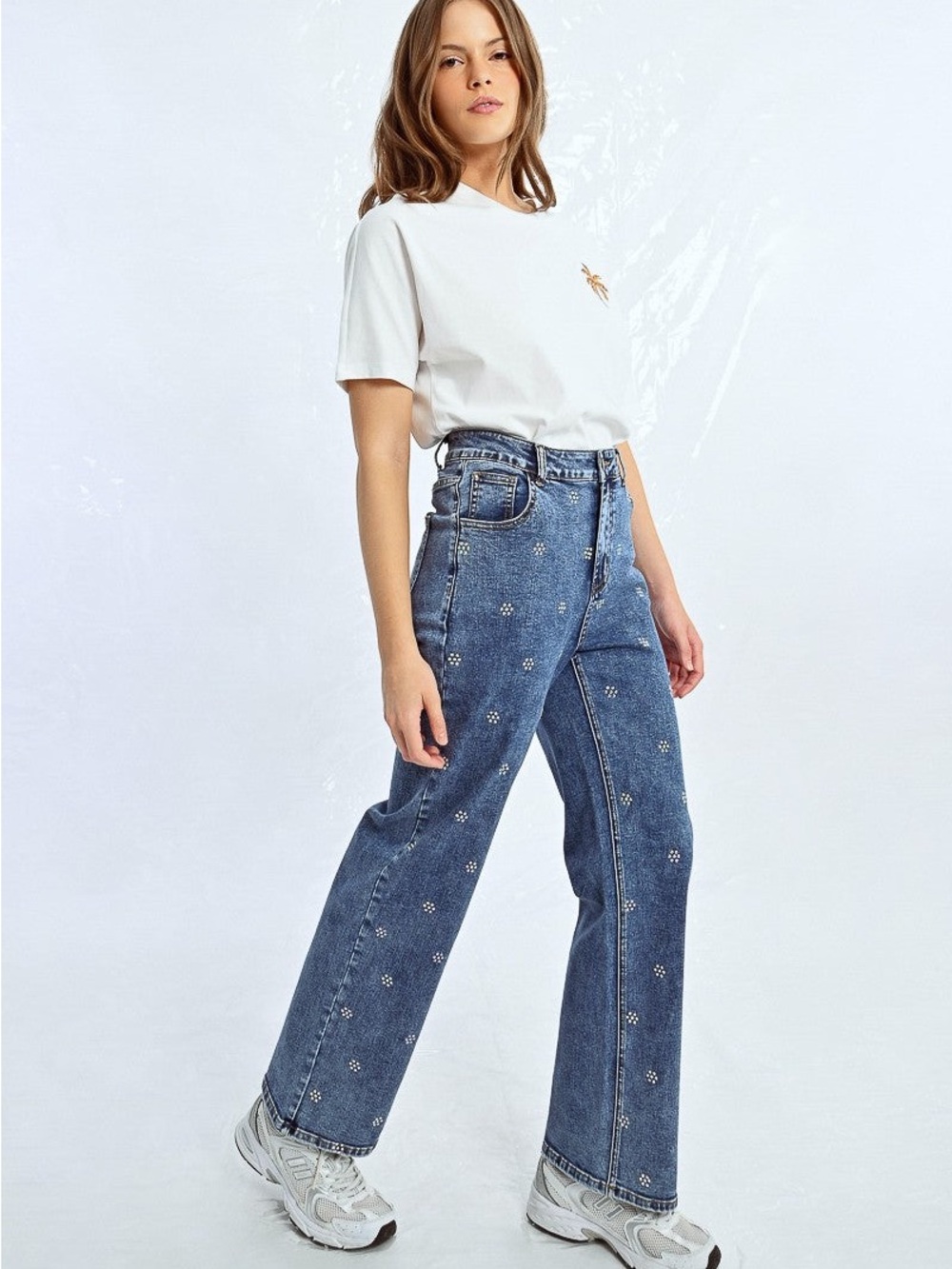 Embroidered High-Rise Straight Jeans in Medium Blue